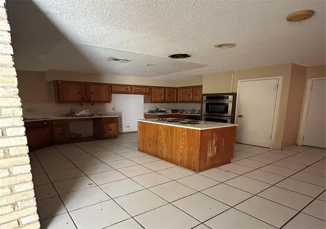 Photo 3 of Single family home for sale at 12007 S Fairhollow Ln, Houston, TX 77043 | MLS# 96282009 | Listing updated on 2026-09-22