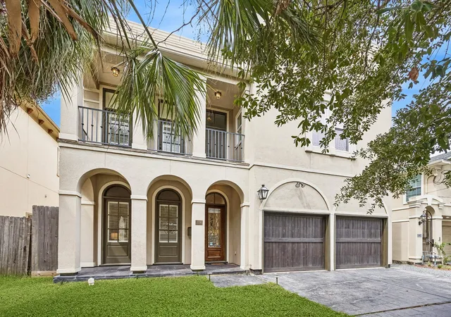 Single family home for sale at 2214 Driscoll St, Houston, TX 77019 | MLS# 7308026