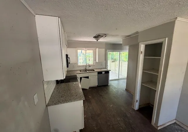 Photo 3 of Single family home for sale at 7818 Pin Oak Rd, Alvin, TX 77511 | MLS# 18651902 | Listing updated on 2026-09-03