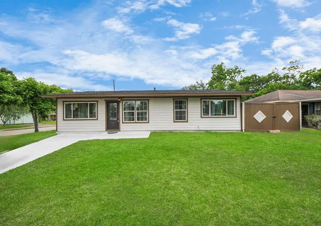 Photo 2 of Multi family home for sale at 5903 Belneath St, Houston, TX 77033 | MLS# 4686788 | Listing updated on 2026-09-16