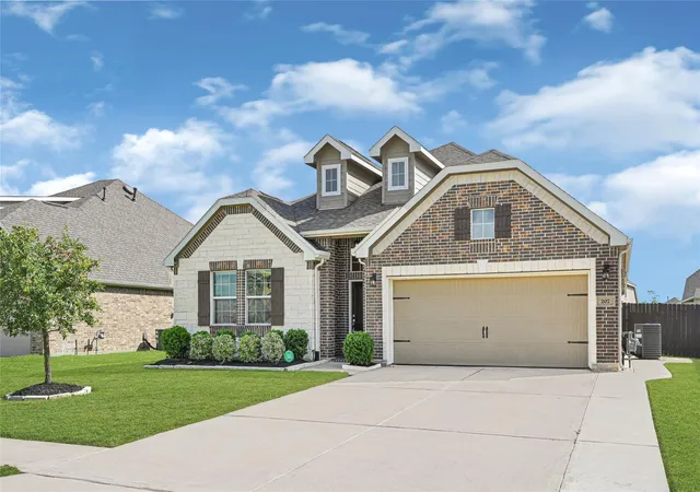 Photo 2 of Sale Pending at 207 San Marcos Dr, Baytown, TX 77523 | MLS# 81671896 | Listing updated on 2026-10-03