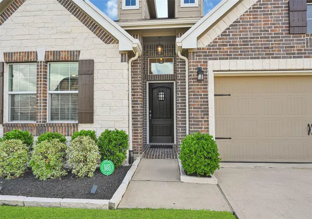Photo 3 of Sale Pending at 207 San Marcos Dr, Baytown, TX 77523 | MLS# 81671896 | Listing updated on 2026-10-03