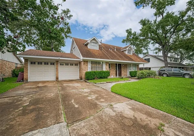 Photo 2 of Single family home for sale at 13351 Oak Leaf Ln, Houston, TX 77015 | MLS# 80270697 | Listing updated on 2026-09-17
