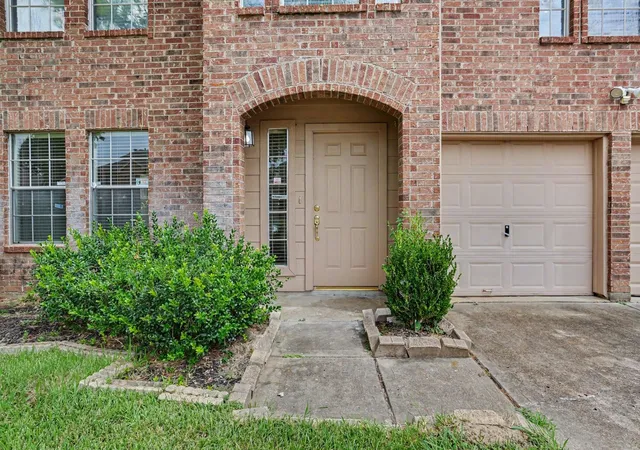 Photo 3 of Single family home for sale at 8823 Emerald Hts Ln, Houston, TX 77083 | MLS# 19172025 | Listing updated on 2026-09-21
