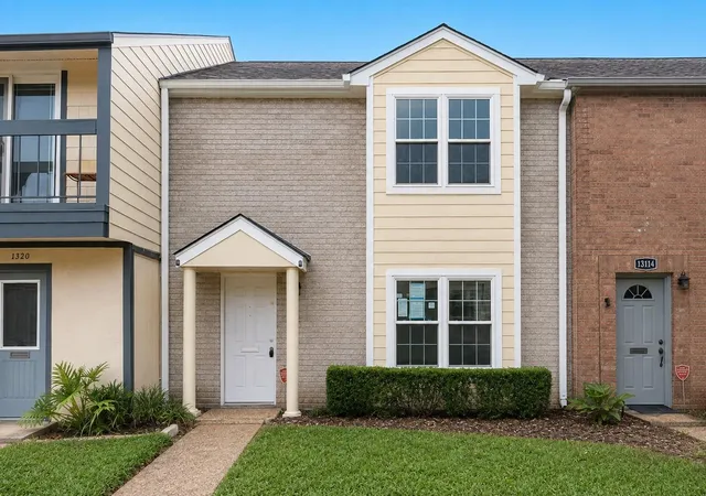 Townhouse for sale at 10318 Briar Forest Dr #28/4, Houston, TX 77042 | MLS# 3793769