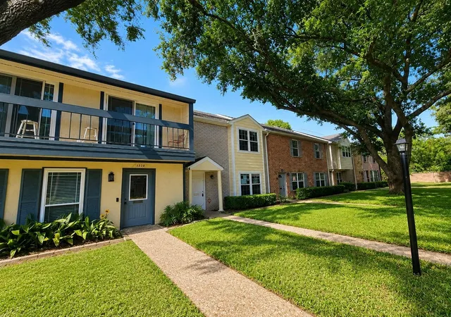 Photo 2 of Townhouse for sale at 10318 Briar Forest Dr #28/4, Houston, TX 77042 | MLS# 3793769 | Listing updated on 2026-09-05