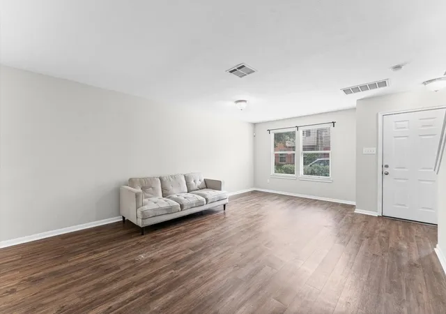 Photo 3 of Single family home for sale at 1424 Ruthven St, Houston, TX 77019 | MLS# 26092042 | Listing updated on 2026-09-11