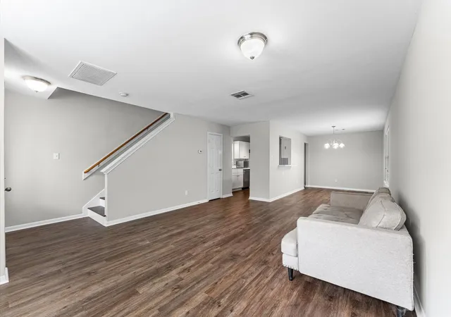 Photo 4 of Single family home for sale at 1424 Ruthven St, Houston, TX 77019 | MLS# 26092042 | Listing updated on 2026-09-11