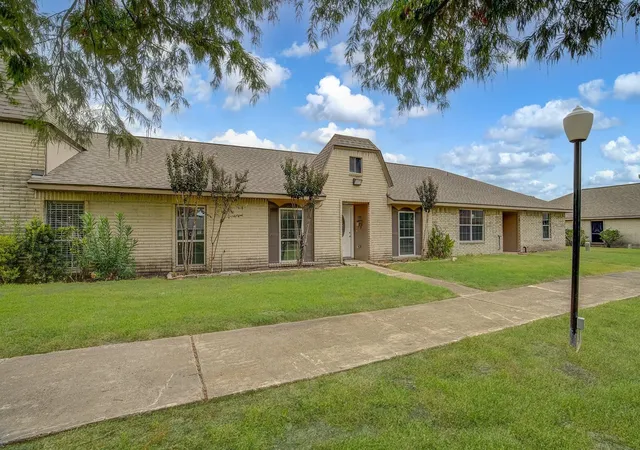 Photo 2 of Townhouse for sale at 7180 Crownwest St #7180, Houston, TX 77072 | MLS# 57144623 | Listing updated on 2026-09-09