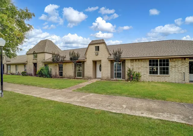 Photo 3 of Townhouse for sale at 7180 Crownwest St #7180, Houston, TX 77072 | MLS# 57144623 | Listing updated on 2026-09-09