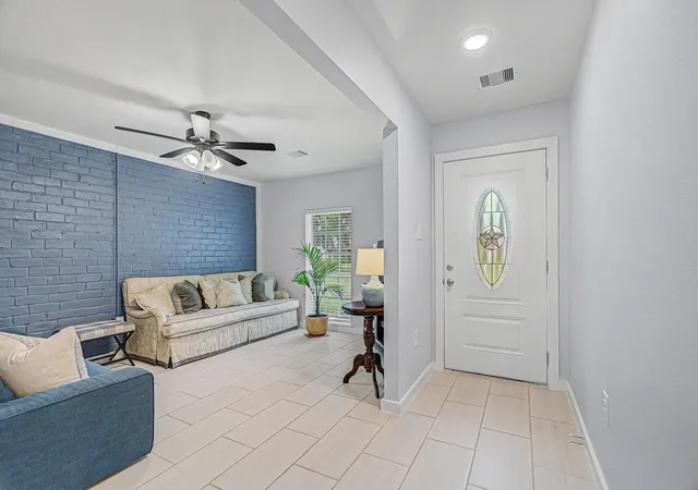 Photo 4 of Townhouse for sale at 7180 Crownwest St #7180, Houston, TX 77072 | MLS# 57144623 | Listing updated on 2026-09-09