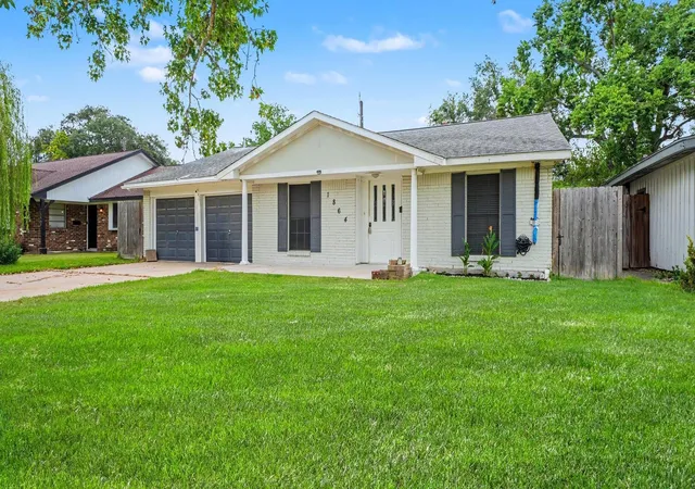 Photo 1 of Sale Pending at 1864 Bimini Way, Seabrook, TX 77586 | MLS# 39870400 | Listing updated on 2026-09-18