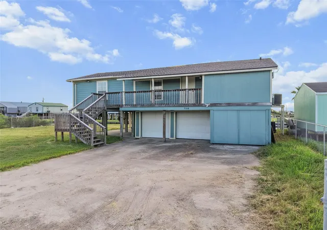 Photo 3 of Single family home for sale at 7108 E Hunter Dr, Hitchcock, TX 77563 | MLS# 67762404 | Listing updated on 2026-09-15