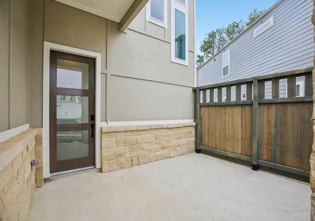 Photo 2 of Single family home for sale at 7403 Crown Cyn Dr, Atascocita, TX 77346 | MLS# 28194346 | Listing updated on 2026-09-02