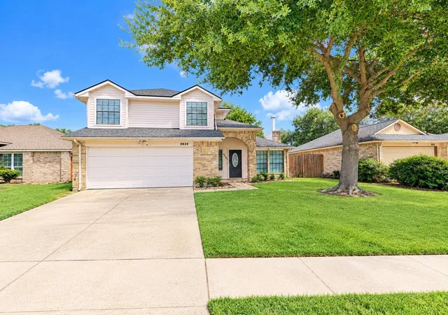 Single family home for sale at 5622 Woodland Glade Dr, Houston, TX 77066 | MLS# 16419775