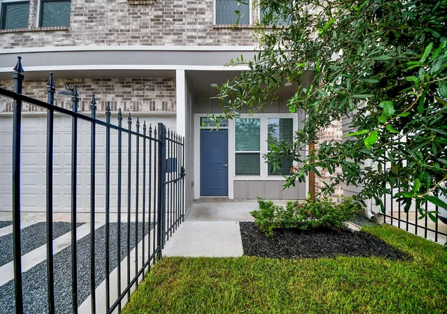 Photo 3 of Single family home for sale at 3130 Trulley St, Houston, TX 77004 | MLS# 20749613 | Listing updated on 2026-09-01