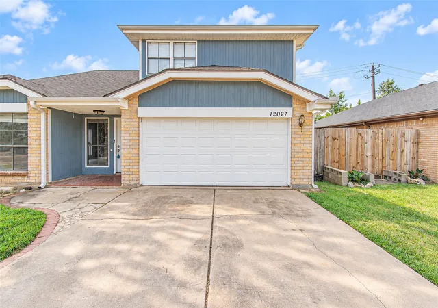 Photo 2 of Single family home for sale at 12027 Huntington Park Dr, Houston, TX 77099 | MLS# 16935893 | Listing updated on 2026-10-08