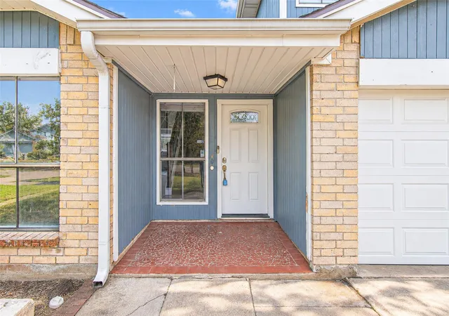 Photo 3 of Single family home for sale at 12027 Huntington Park Dr, Houston, TX 77099 | MLS# 16935893 | Listing updated on 2026-10-08