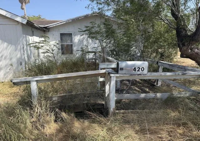 Photo 1 of Single family home for sale at 420 E Ave D, Kingsville, TX 78363 | MLS# 87087605 | Listing updated on 2026-09-15