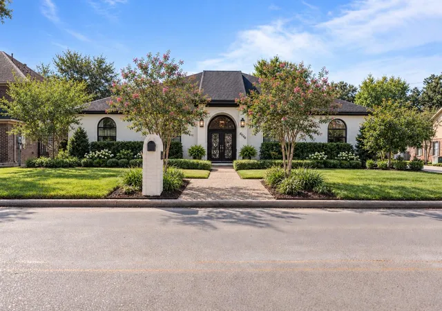 Photo 1 of Sale Pending at 3026 Country Clb Dr, Pearland, TX 77581 | MLS# 29249211 | Listing updated on 2026-10-04