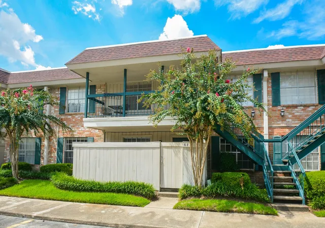 Photo 3 of Townhouse for sale at 845 Augusta Dr #67, Houston, TX 77057 | MLS# 12808907 | Listing updated on 2026-10-05