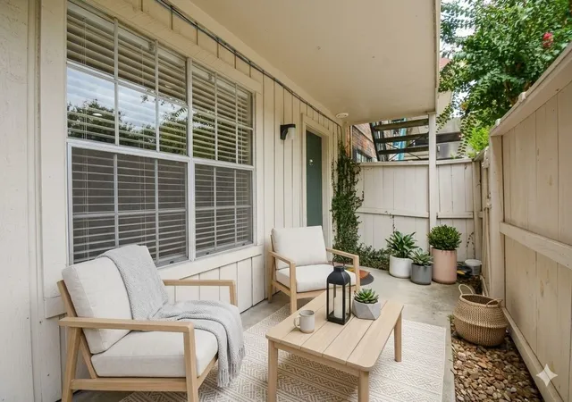 Listing Photo 4 - Condo for sale in building located at 845 Augusta Dr, Houston, TX 77057 - Unit #67