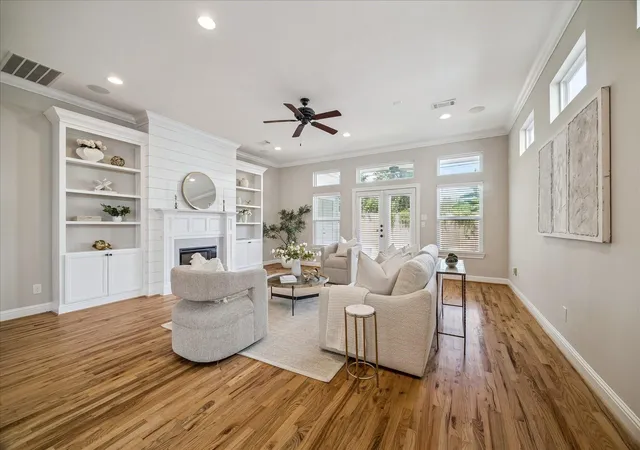 Photo 3 of Single family home for sale at 1013 E 27th Street, Houston, TX 77009 | MLS# 52784388 | Listing updated on 2026-10-08