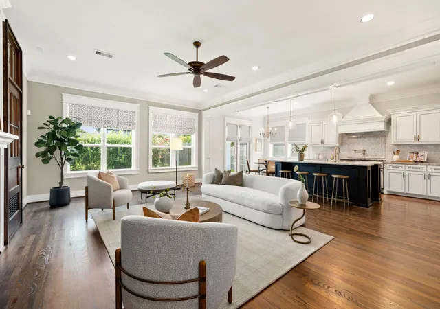 Photo 3 of Sale Pending at 6430 Rolla St, Houston, TX 77055 | MLS# 6491349 | Listing updated on 2026-09-17