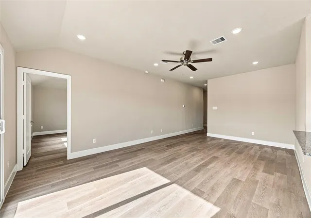 Photo 4 of Single family home for sale at 10435 Sugar Ml Dr, Conroe, TX 77306 | MLS# 31772591 | Listing updated on 2026-09-25