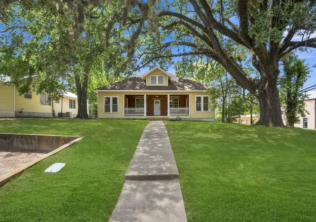 Photo 2 of Multi family home for sale at 510 S Washington, Livingston, TX 77351 | MLS# 29709560 | Listing updated on 2026-09-20