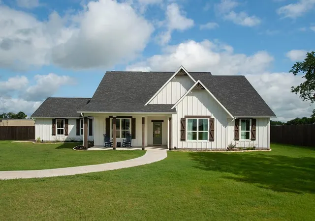 Photo 1 of Single family home for sale at 1005 Mustang Xing Dr, Waller, TX 77484 | MLS# 49840697 | Listing updated on 2026-09-03