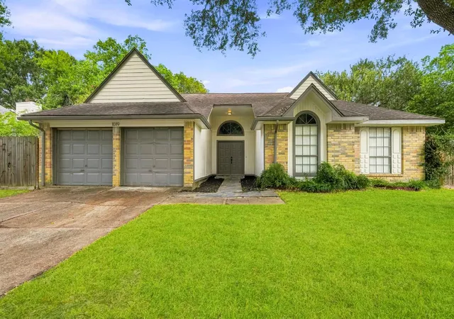 Photo 1 of Single family home for sale at 1019 Margate Ct, Pearland, TX 77584 | MLS# 77430140 | Listing updated on 2026-09-11