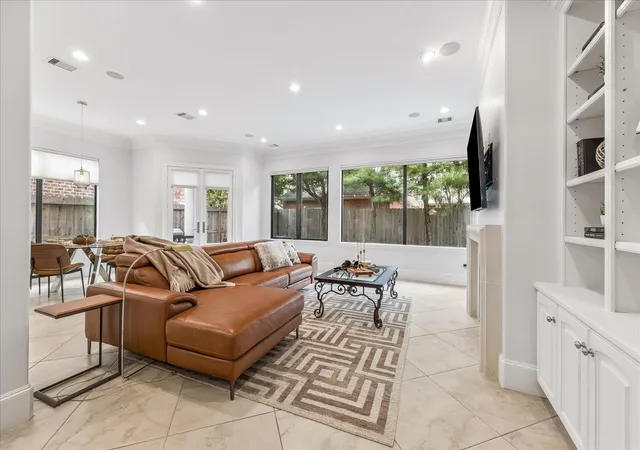Photo 2 of Single family home for sale at 4022 Coleridge St, Houston, TX 77005 | MLS# 14627027 | Listing updated on 2026-09-24