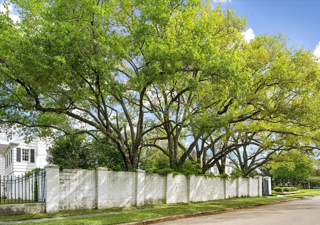 Photo 4 of Land for sale at 1811 Kirby Dr, Houston, TX 77019 | MLS# 17256727 | Listing updated on 2026-09-08
