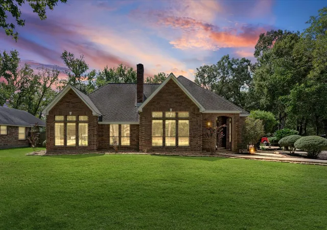 Photo 2 of Single family home for sale at 205 Oetken W, Anahuac, TX 77514 | MLS# 15850194 | Listing updated on 2026-09-24