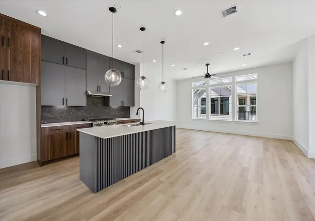 Photo 2 of Single family home for sale at 756 Curtin St, Houston, TX 77018 | MLS# 54694585 | Listing updated on 2026-10-07