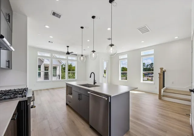Photo 3 of Single family home for sale at 756 Curtin St, Houston, TX 77018 | MLS# 54694585 | Listing updated on 2026-10-07