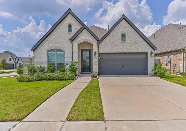 Photo 1 of Single family home for sale at 5138 Walnut Grv Ln, Manvel, TX 77578 | MLS# 67029526 | Listing updated on 2026-10-07