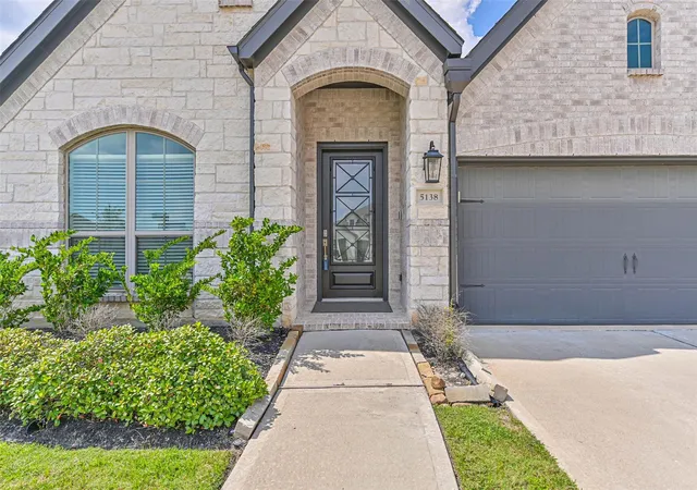 Photo 2 of Single family home for sale at 5138 Walnut Grv Ln, Manvel, TX 77578 | MLS# 67029526 | Listing updated on 2026-10-07