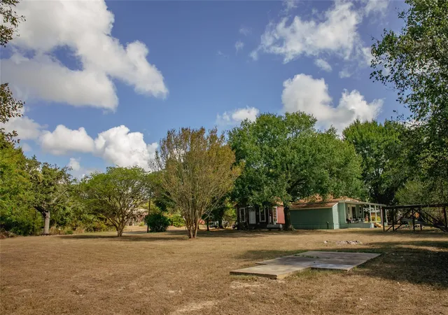 Photo 3 of Single family home for sale at 845 2nd Street, Somerville, TX 77879 | MLS# 83542590 | Listing updated on 2026-09-22