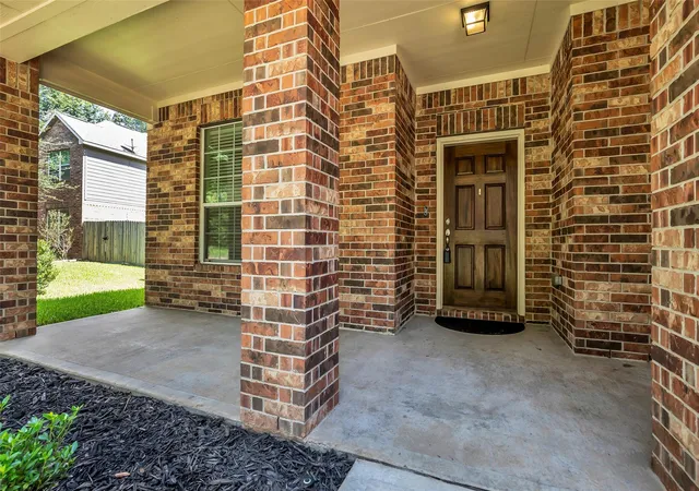 Photo 2 of Single family home for sale at 83 Palos Verde, Conroe, TX 77304 | MLS# 33823877 | Listing updated on 2026-09-12