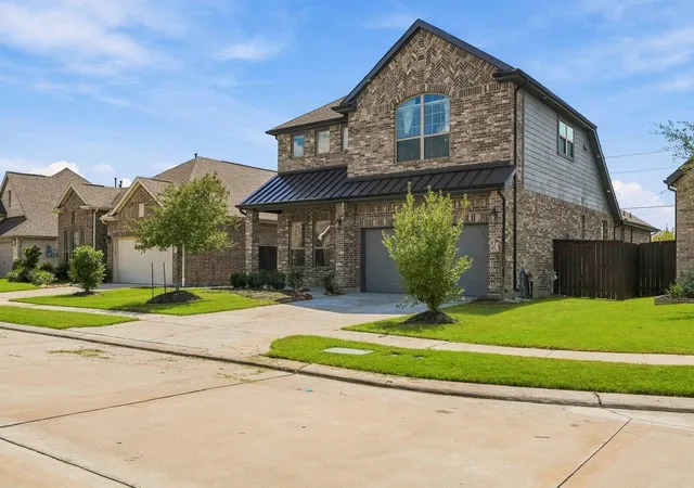 Photo 3 of Single family home for sale at 4510 Peloton Rd, Manvel, TX 77578 | MLS# 98396136 | Listing updated on 2026-09-23