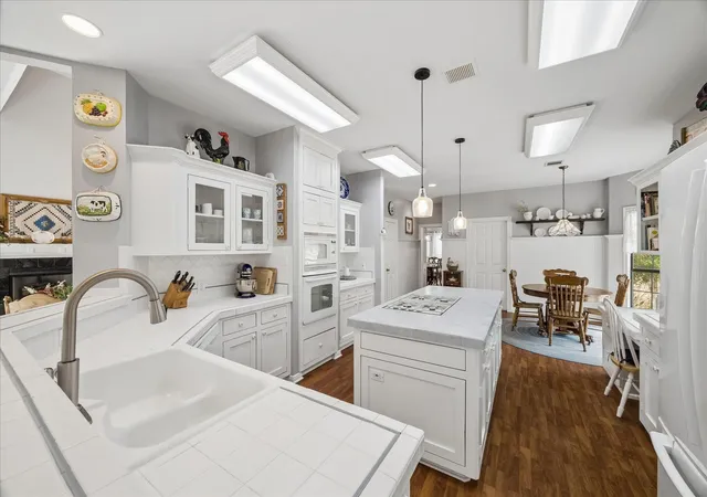 Photo 3 of Sale Pending at 2415 Green Tee Dr, Pearland, TX 77581 | MLS# 60477701 | Listing updated on 2026-10-04