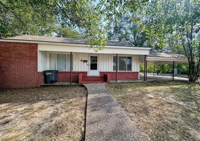 Photo 1 of Single family home for sale at 611 Park Ln, Lufkin, TX 75904 | MLS# 94737653 | Listing updated on 2026-09-02