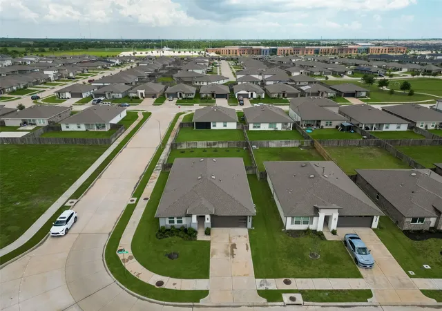 Photo 1 of Single family home for sale at 707 Silver Kettle Dr, Rosharon, TX 77583 | MLS# 64354151 | Listing updated on 2026-09-02