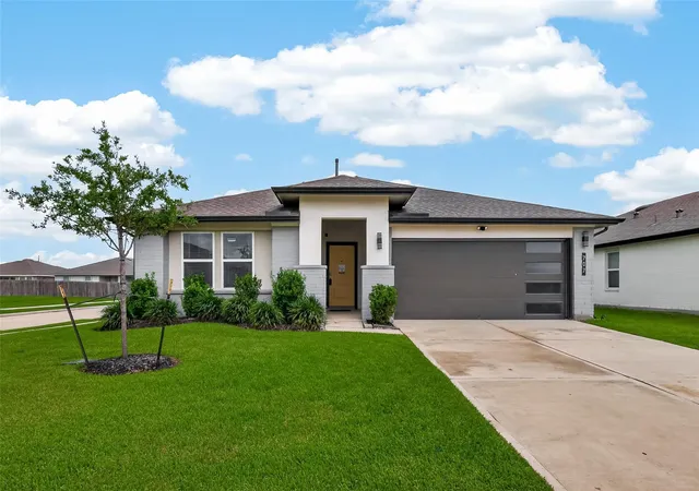 Photo 2 of Single family home for sale at 707 Silver Kettle Dr, Rosharon, TX 77583 | MLS# 64354151 | Listing updated on 2026-09-02