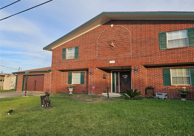Photo 1 of Single family home for sale at 7914 Ocean Dr, Beach City, TX 77523 | MLS# 92604563 | Listing updated on 2026-09-22