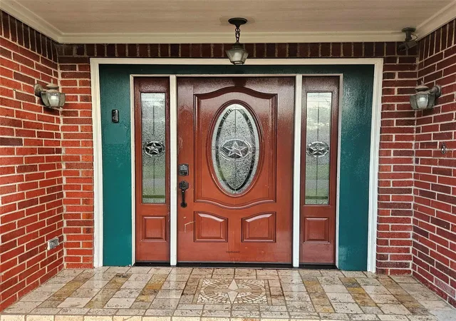 Photo 2 of Single family home for sale at 7914 Ocean Dr, Beach City, TX 77523 | MLS# 92604563 | Listing updated on 2026-09-22