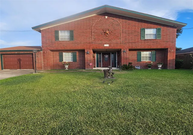 Photo 3 of Single family home for sale at 7914 Ocean Dr, Beach City, TX 77523 | MLS# 92604563 | Listing updated on 2026-09-22