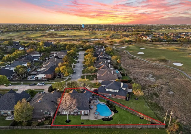 Photo 2 of Single family home for sale at 5102 Hidden Brk Ln, League City, TX 77573 | MLS# 66952440 | Listing updated on 2026-09-19